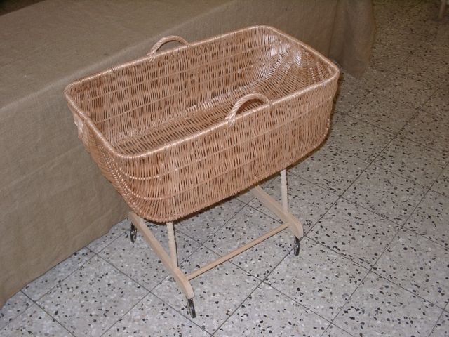 Babykorb mit Untergestell